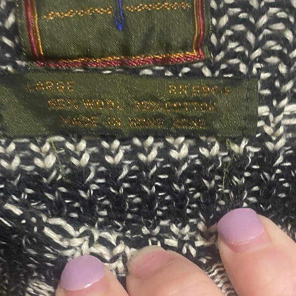 Straight from the 80’s GENERRA Black and Cream Knit Sweater - Picture 3 of 7